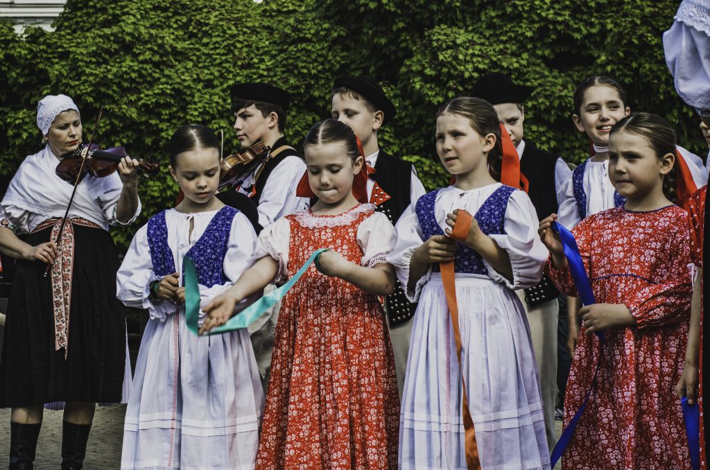 Stavanie mája foto
