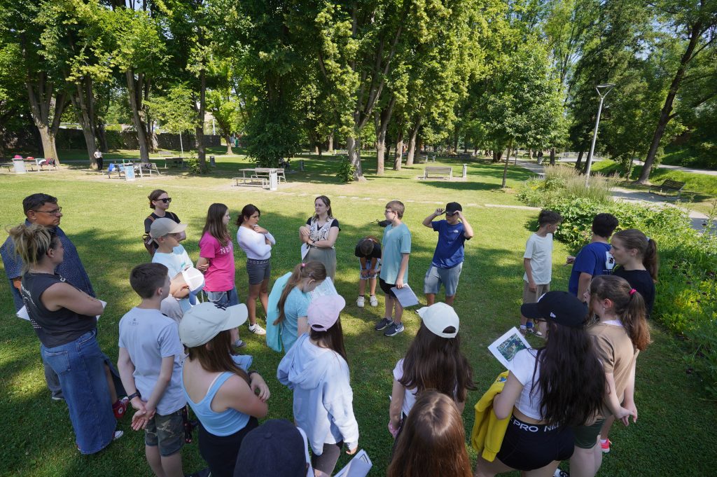 Mesto Žilina: Žiaci zo Žiliny a Brna získavajú environmentálne poznatky priamo v prírode foto detí z parku
