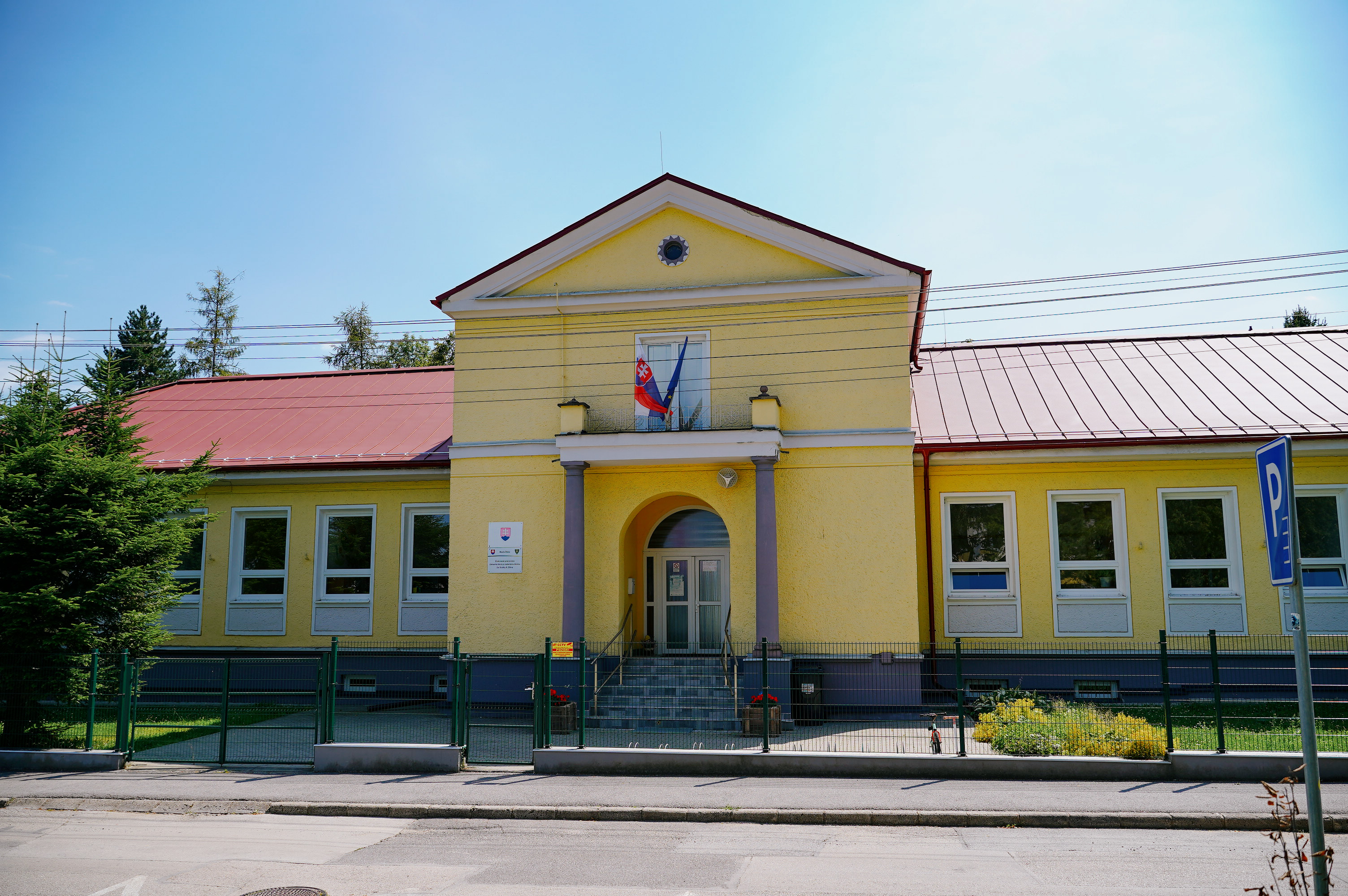 ZŠ s MŠ Do Stošky s novou strechou